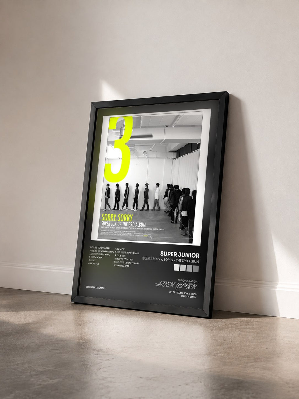#noir Tableau de l'album 쏘리 쏘리 SORRY, SORRY - The 3rd Album de SUPER JUNIOR vu de trois quarts, cadre noir