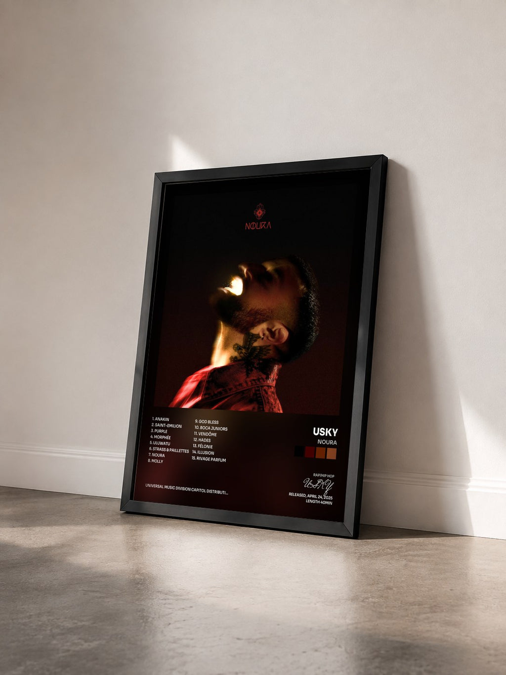 #noir Tableau de l'album Noura de USKY vu de trois quarts, cadre noir