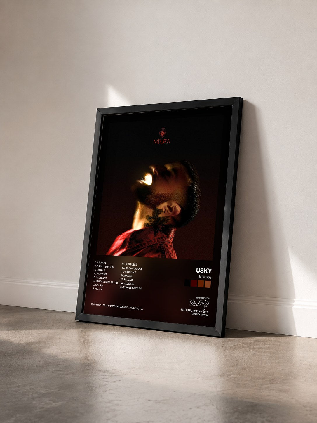 #noir Tableau de l'album Noura de USKY vu de trois quarts, cadre noir