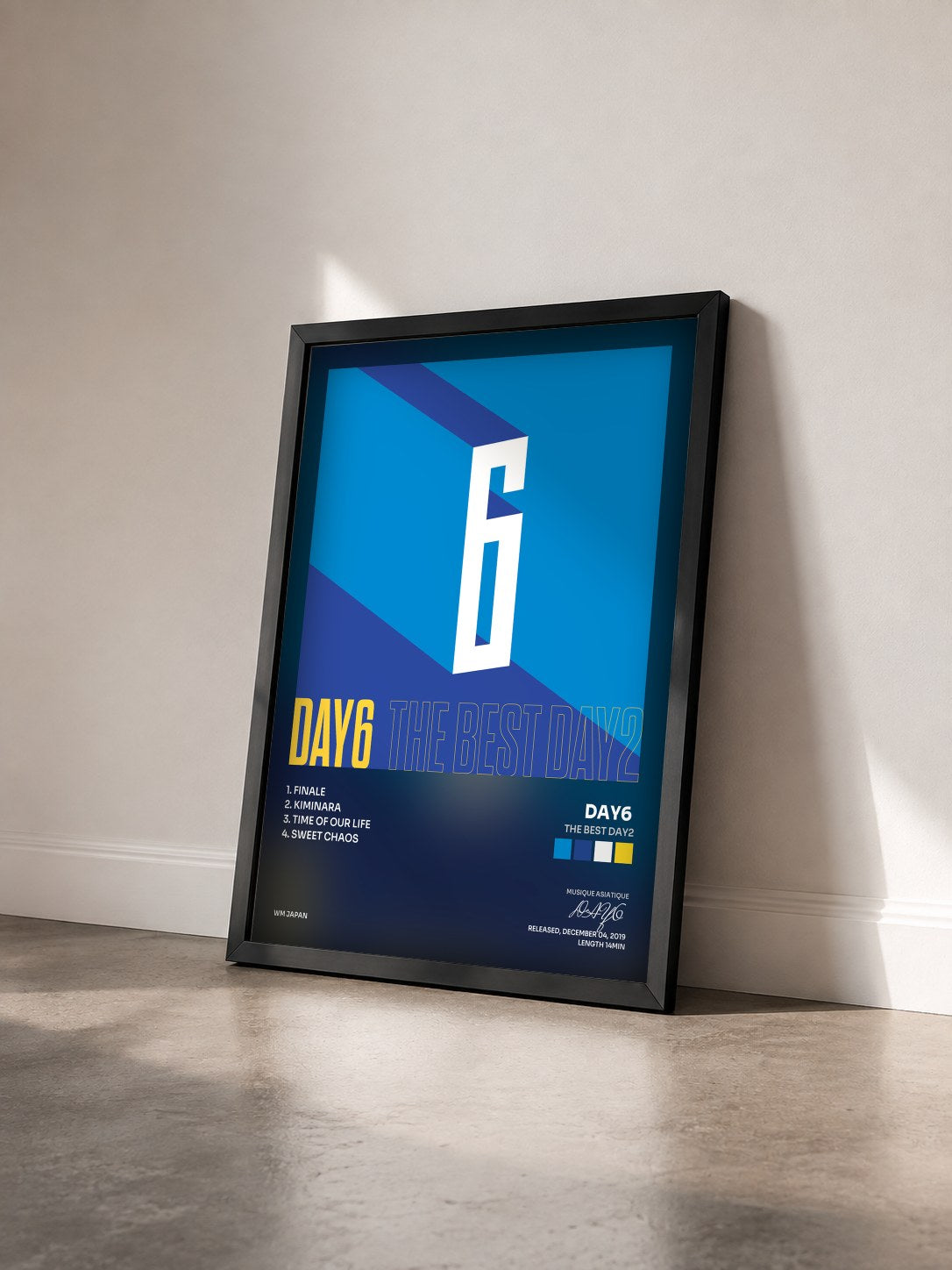 #noir Tableau de l'album THE BEST DAY2 de DAY6  vu de trois quarts, cadre noir