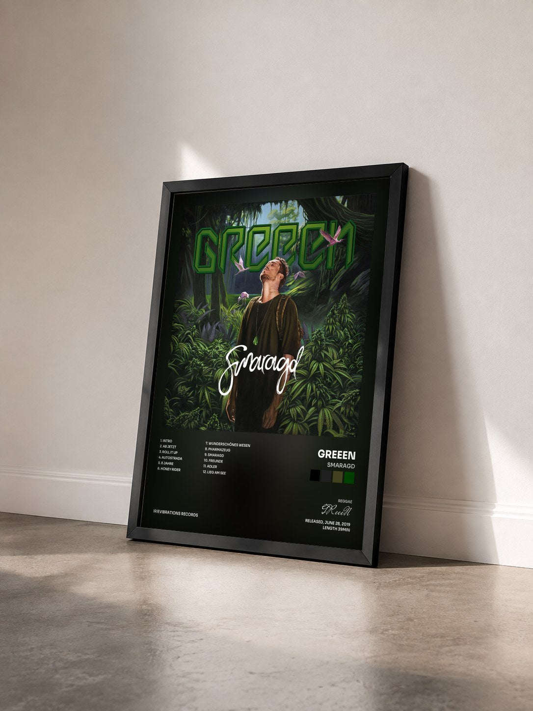 #noir Tableau de l'album Smaragd de GReeeN vu de trois quarts, cadre noir