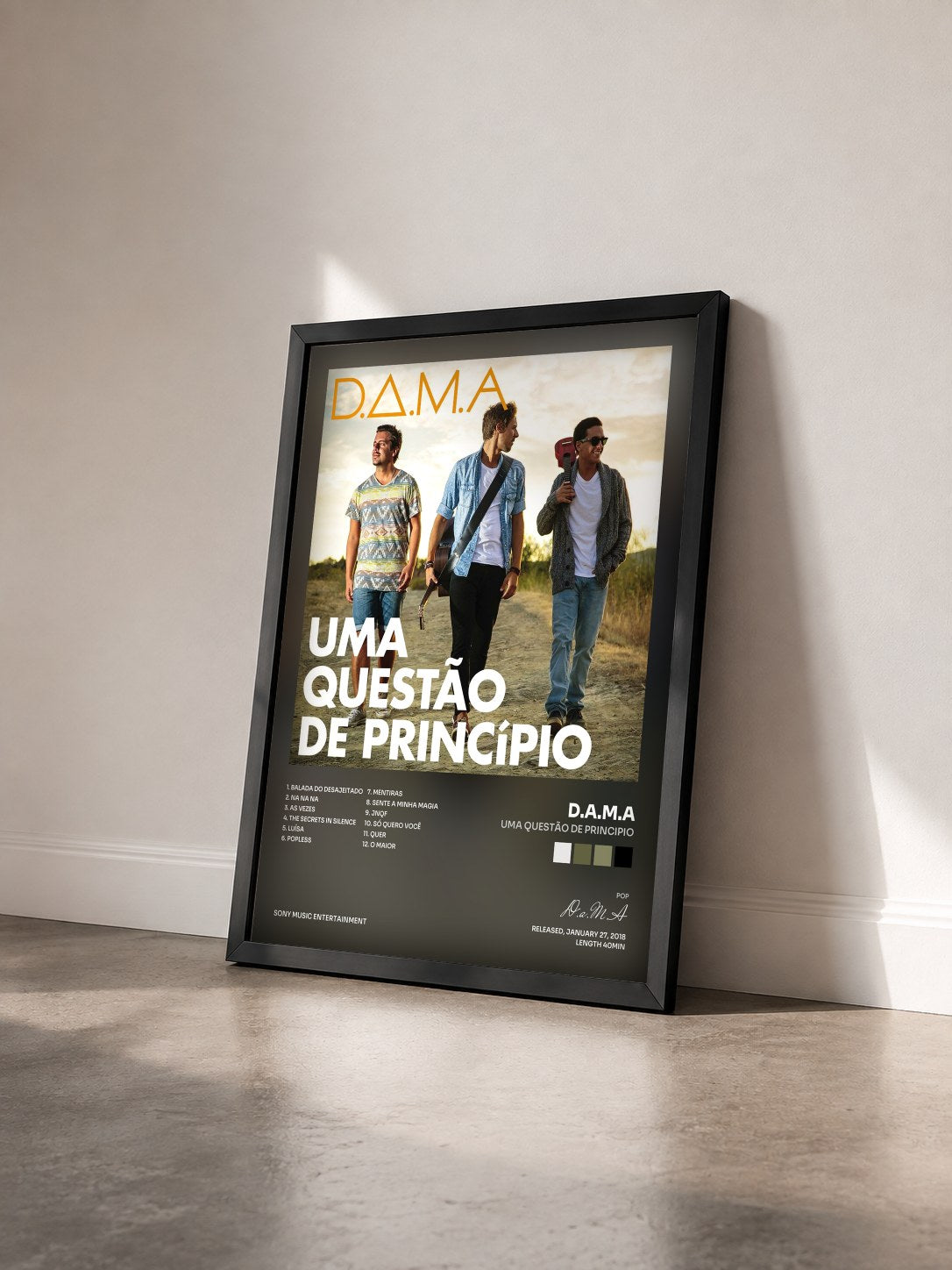#noir Tableau de l'album Uma Questão de Principio de D.a.M.A vu de trois quarts, cadre noir