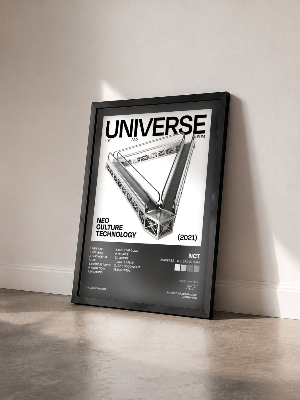 #noir Tableau de l'album Universe - The 3rd Album de NCT vu de trois quarts, cadre noir