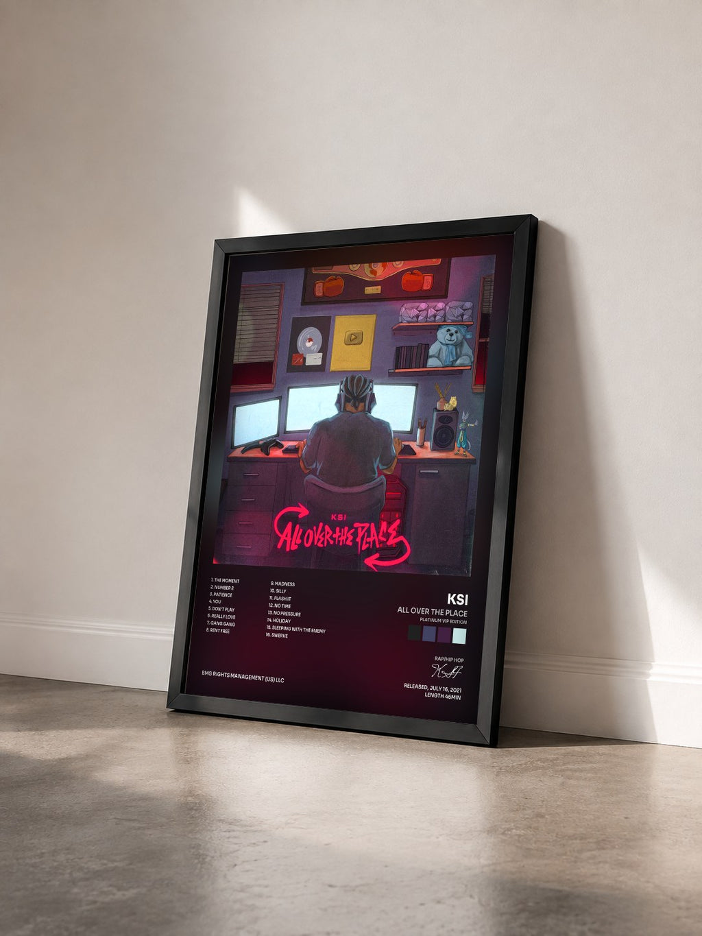 #noir All Over The Place (Platinum VIP Edition) di KSI in stampa incorniciata vista di tre quarti, cornice nera