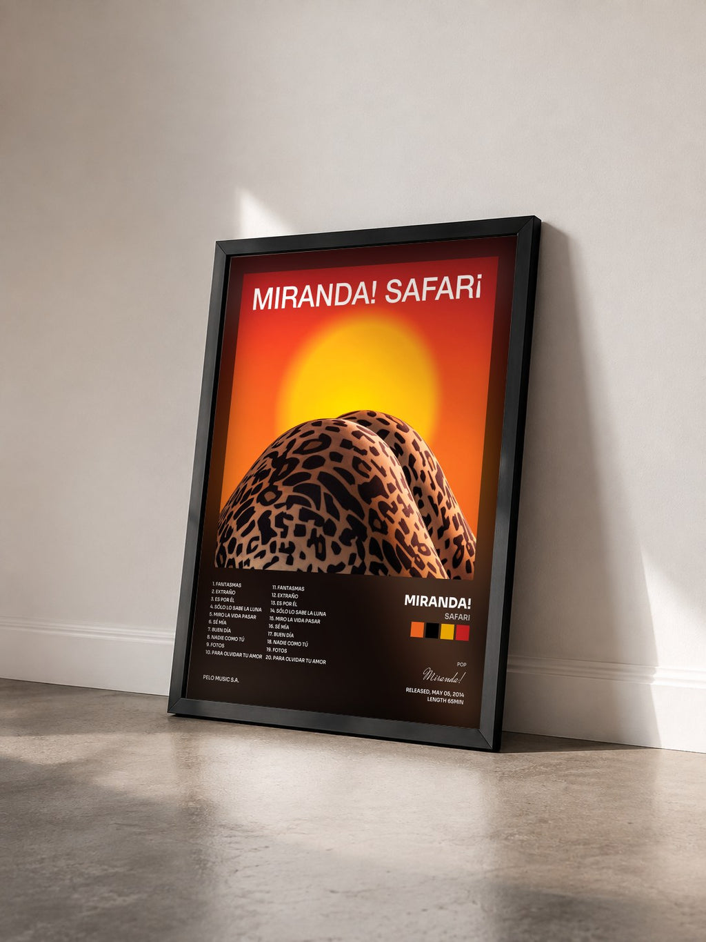 #noir Tableau de l'album Safari de Miranda! vu de trois quarts, cadre noir