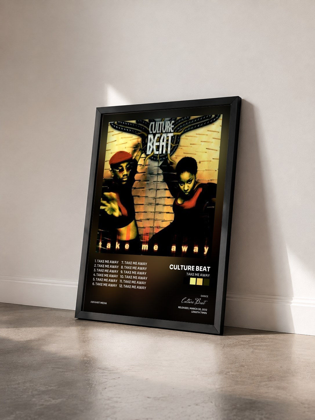 #noir Tableau de l'album Take Me Away de Culture Beat vu de trois quarts, cadre noir