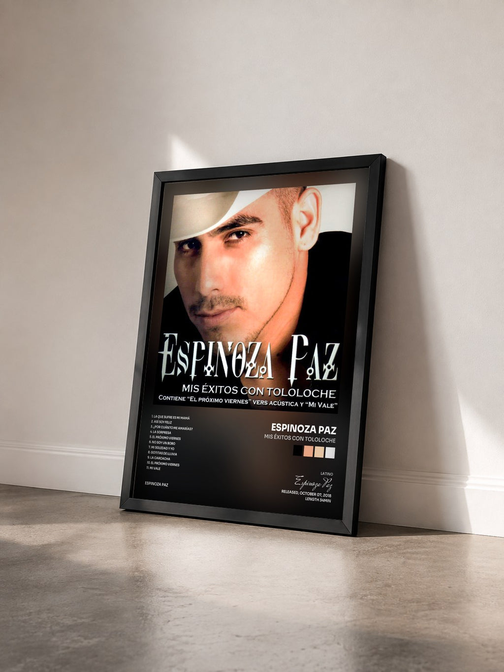 #noir Tableau de l'album Mis Éxitos Con Tololoche de Espinoza Paz vu de trois quarts, cadre noir