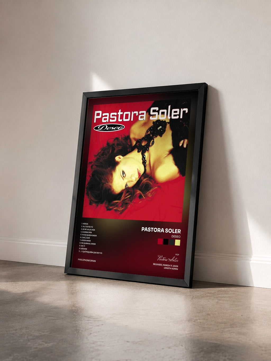 #noir Tableau de l'album Deseo de Pastora Soler vu de trois quarts, cadre noir