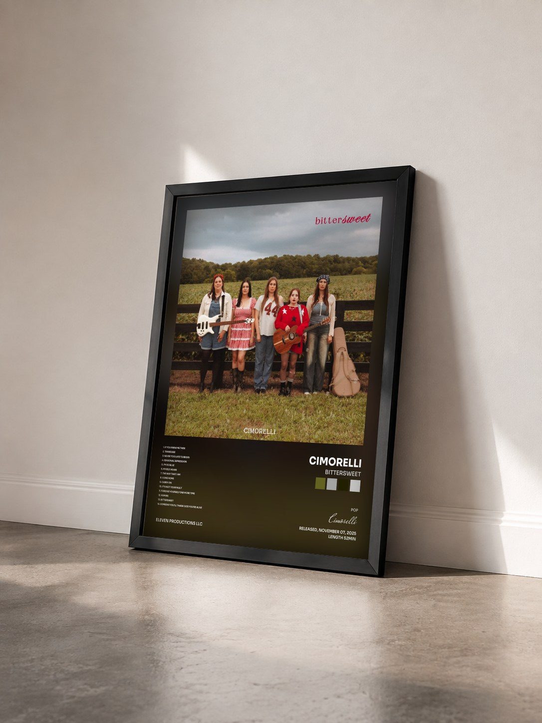 #noir Tableau de l'album Bittersweet de Cimorelli vu de trois quarts, cadre noir