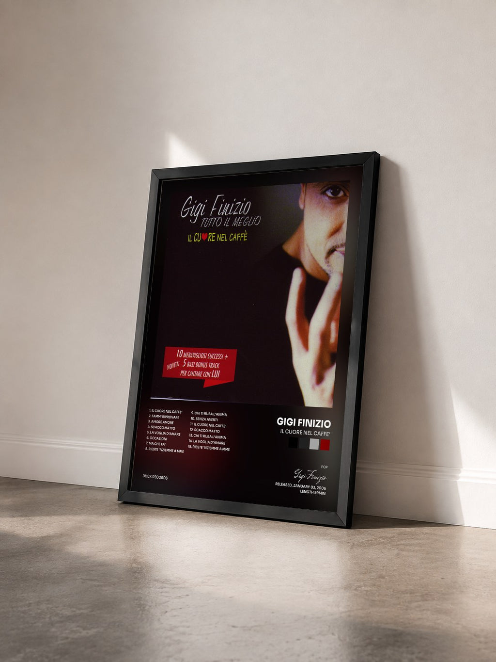 #noir Tableau de l'album Il Cuore Nel Caffe' de Gigi Finizio vu de trois quarts, cadre noir