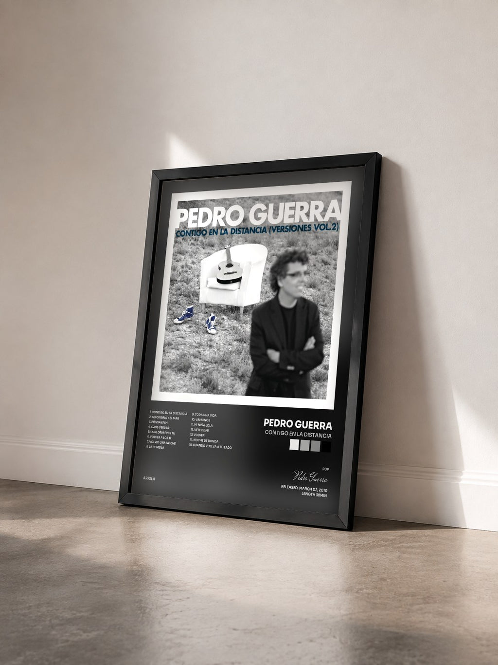 #noir Tableau de l'album Contigo En La Distancia de Pedro Guerra vu de trois quarts, cadre noir