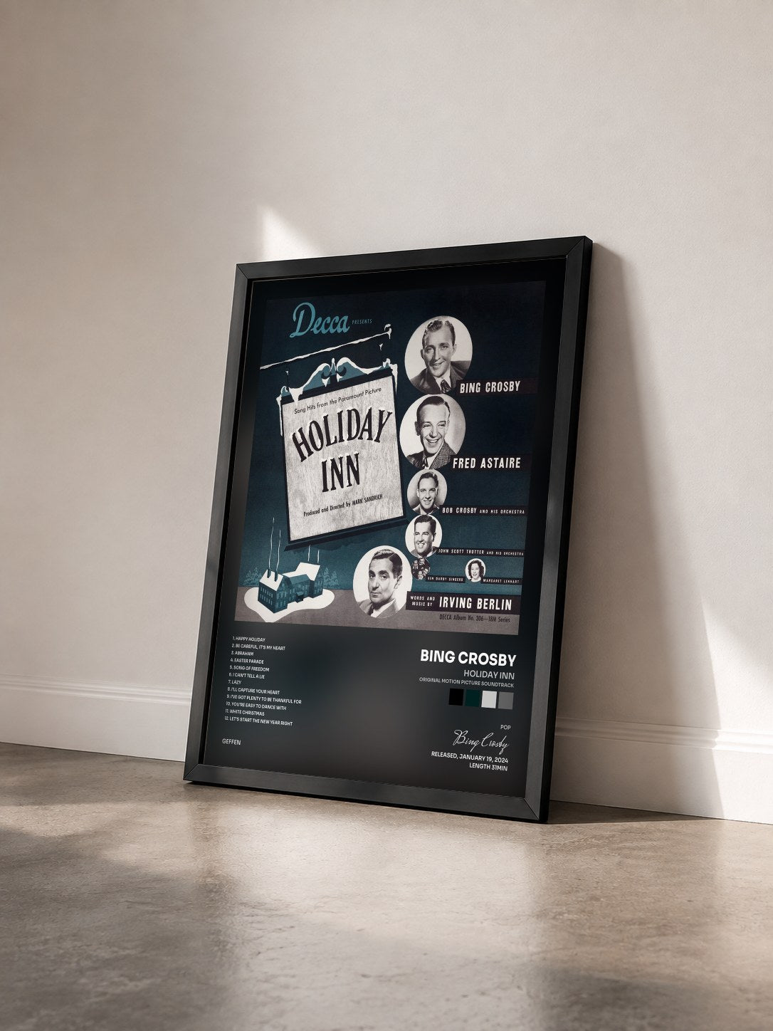 #noir Tableau de l'album Holiday Inn (Original Motion Picture Soundtrack) de Bing Crosby vu de trois quarts, cadre noir