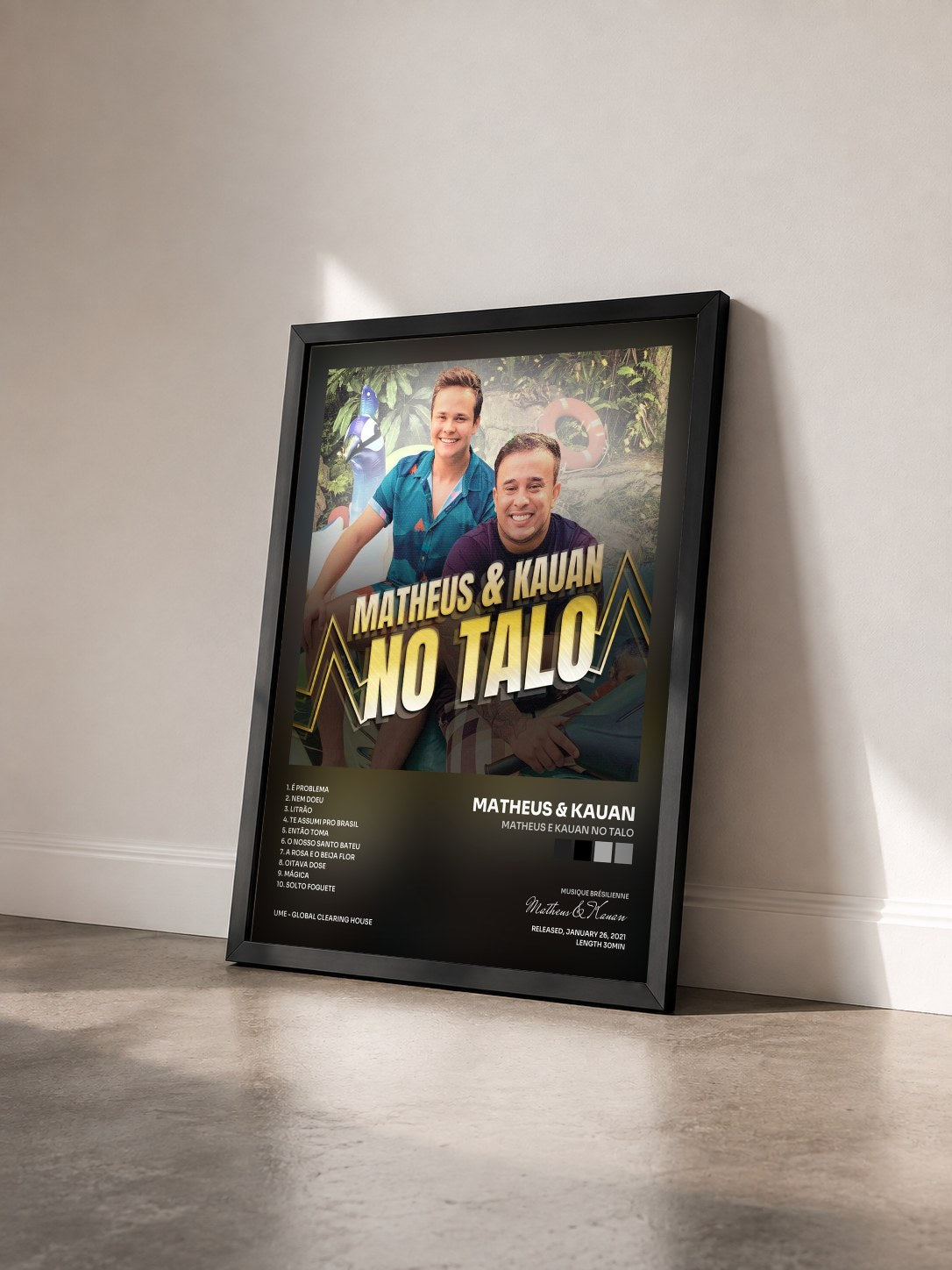 #noir Tableau de l'album Matheus e Kauan no Talo de Matheus & Kauan vu de trois quarts, cadre noir