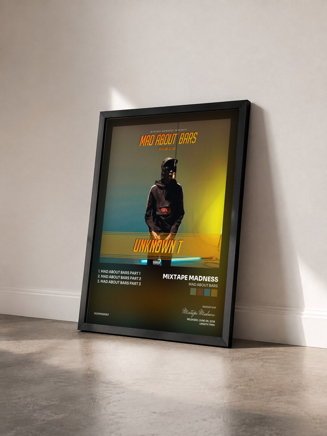 #noir Tableau de l'album Mad About Bars de Mixtape Madness vu de trois quarts, cadre noir