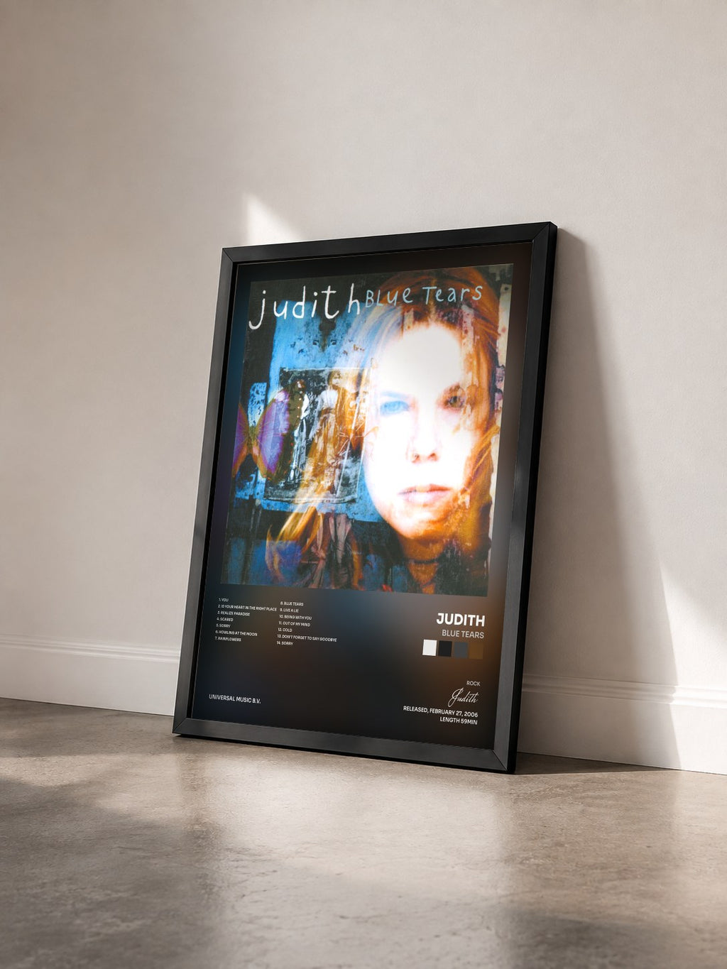 #noir Tableau de l'album Blue Tears de Judith vu de trois quarts, cadre noir