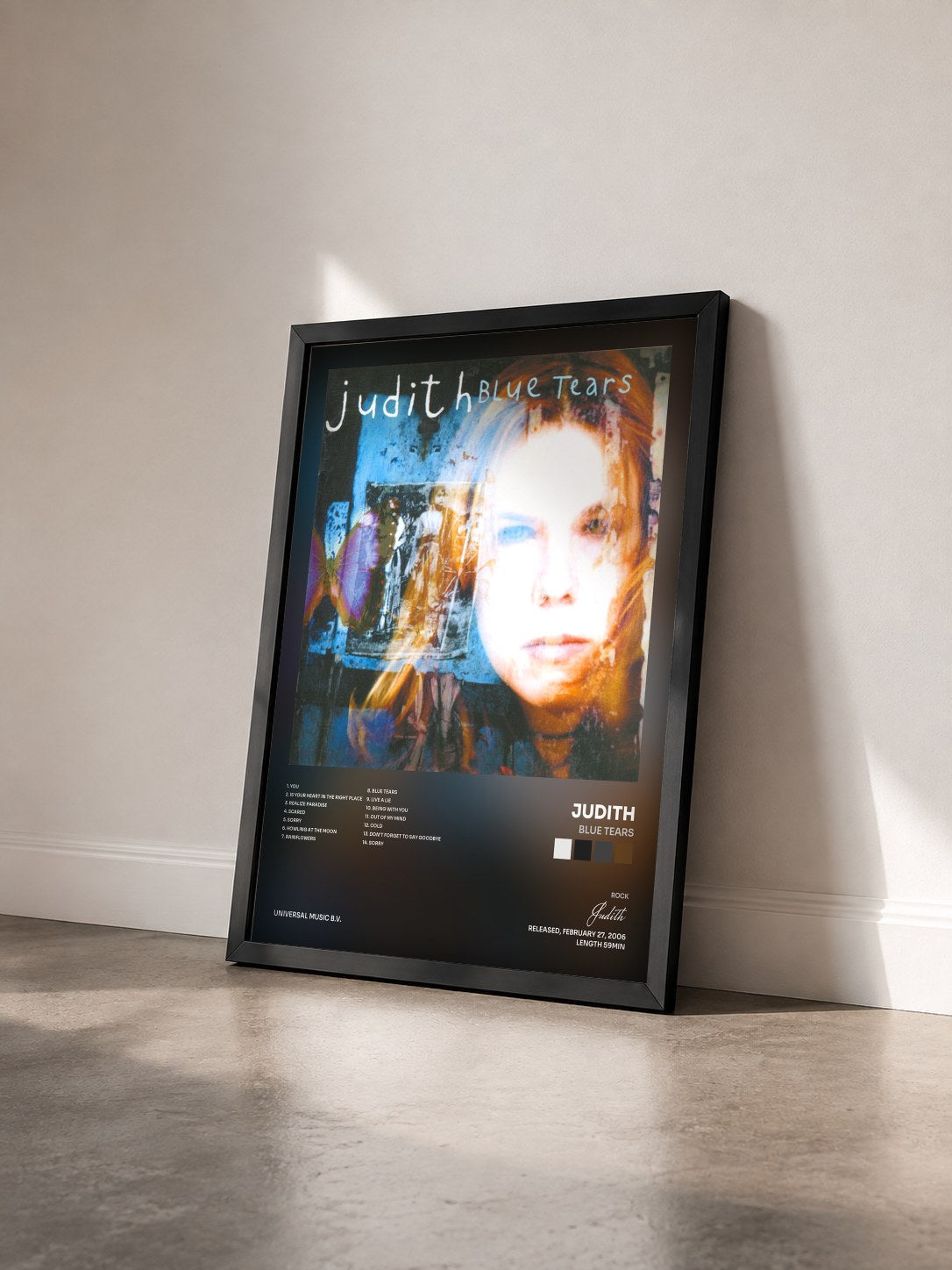 #noir Tableau de l'album Blue Tears de Judith vu de trois quarts, cadre noir