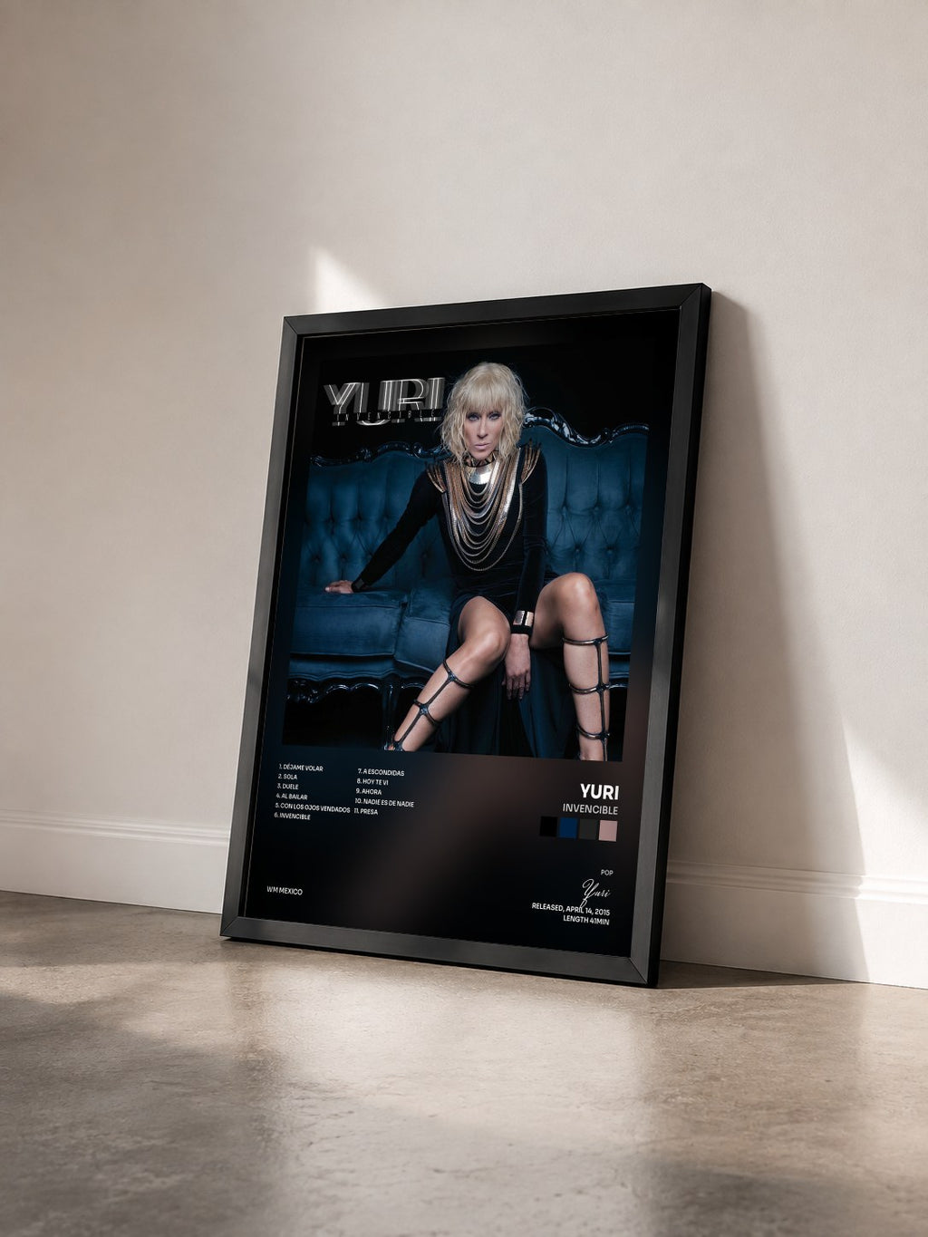 #noir Tableau de l'album Invencible de Yuri vu de trois quarts, cadre noir