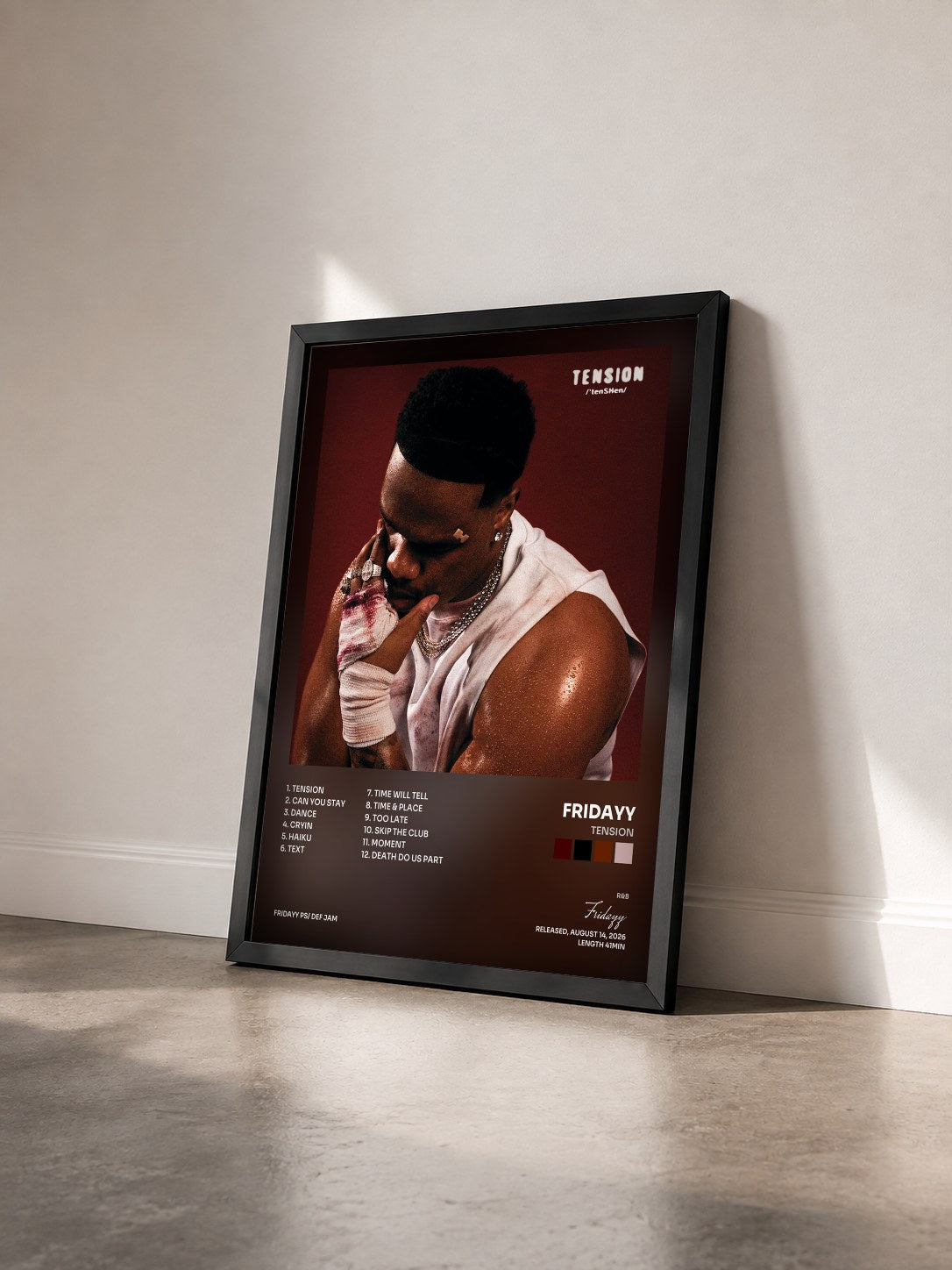 #noir Tableau de l'album Tension de Fridayy vu de trois quarts, cadre noir