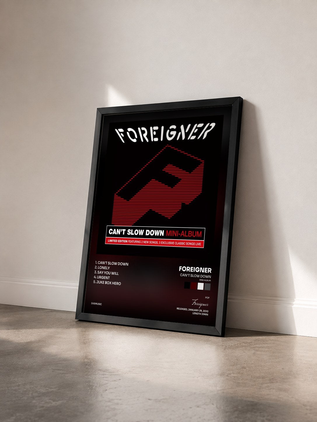 #noir Tableau de l'album Can't Slow Down (Mini Album) de Foreigner vu de trois quarts, cadre noir