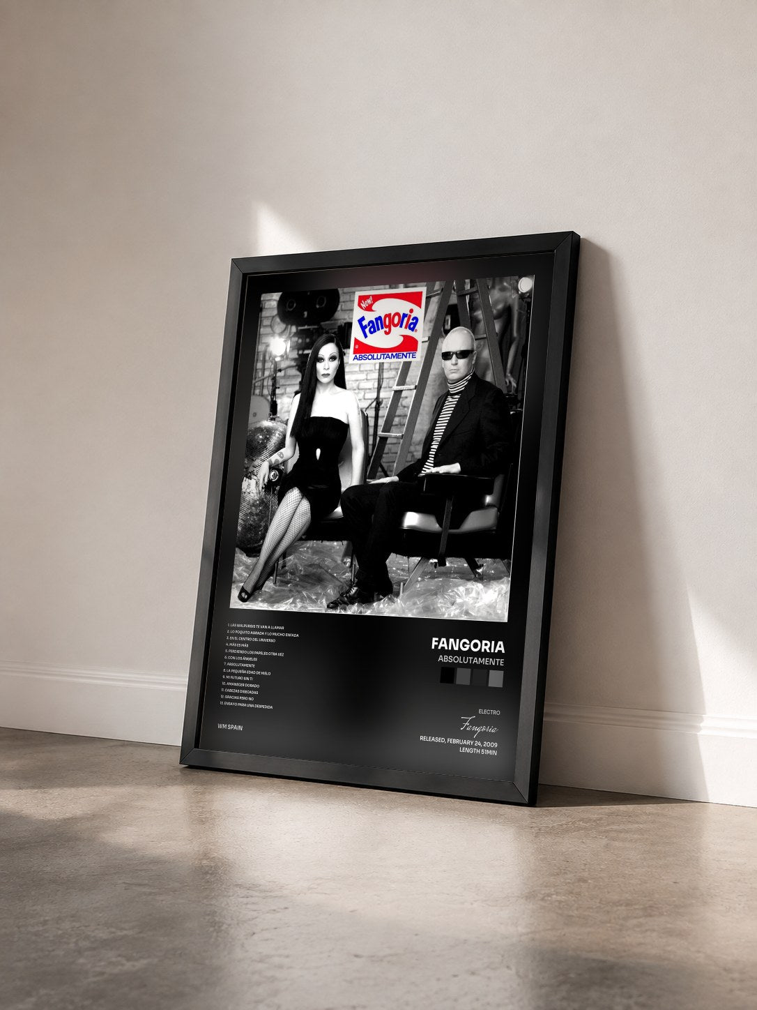 #noir Tableau de l'album Absolutamente de Fangoria vu de trois quarts, cadre noir
