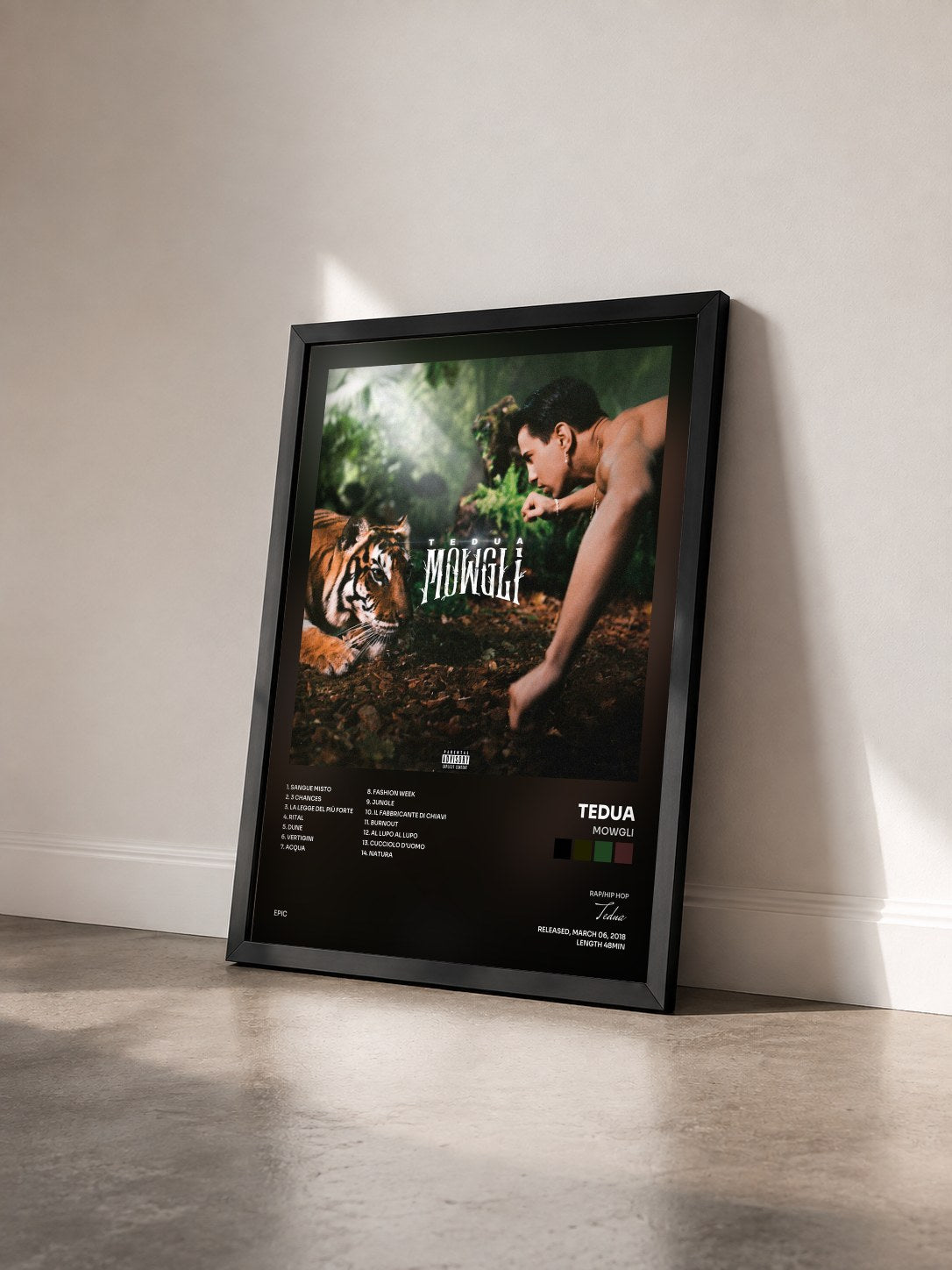 #noir Tableau de l'album Mowgli de Tedua vu de trois quarts, cadre noir