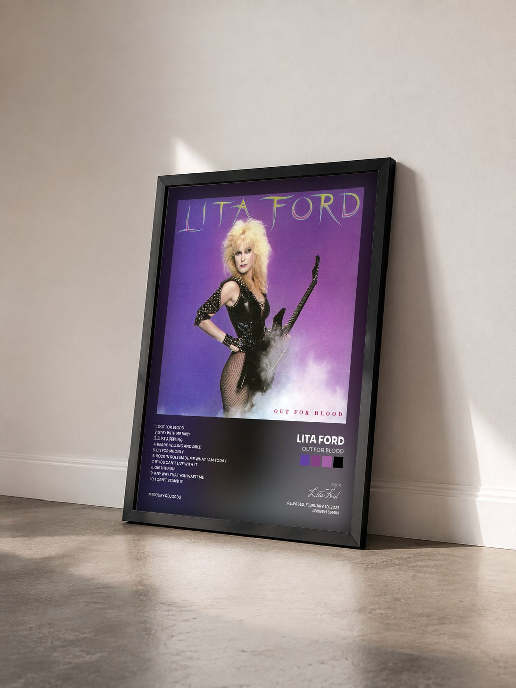 #noir Tableau de l'album Out For Blood de Lita Ford vu de trois quarts, cadre noir