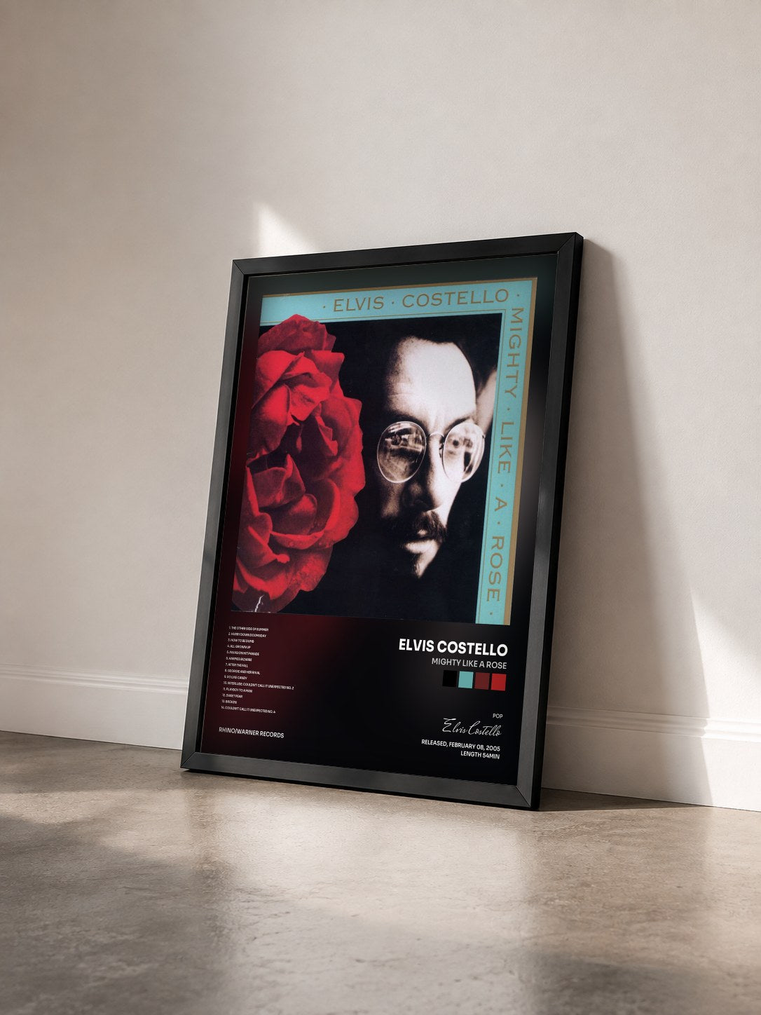 #noir Tableau de l'album Mighty Like A Rose de Elvis Costello vu de trois quarts, cadre noir