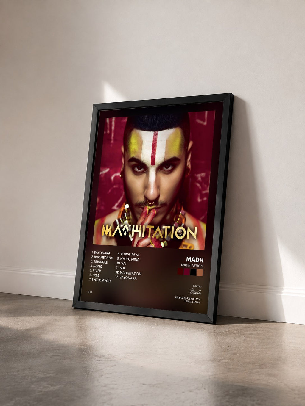 #noir Tableau de l'album Madhitation de Madh vu de trois quarts, cadre noir