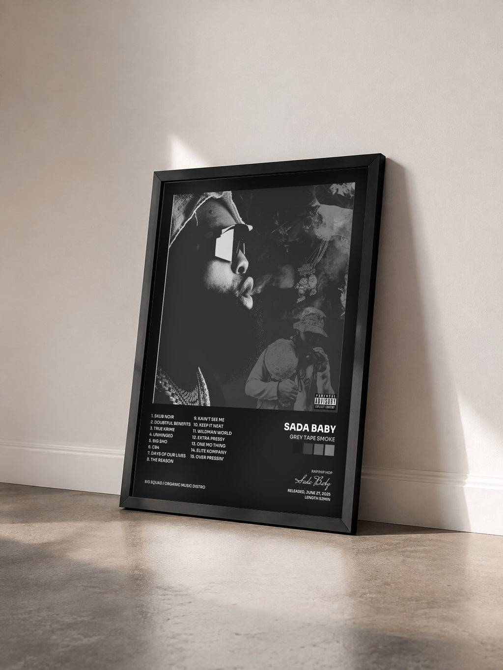 #noir Tableau de l'album Grey Tape SMOKE de Sada Baby vu de trois quarts, cadre noir