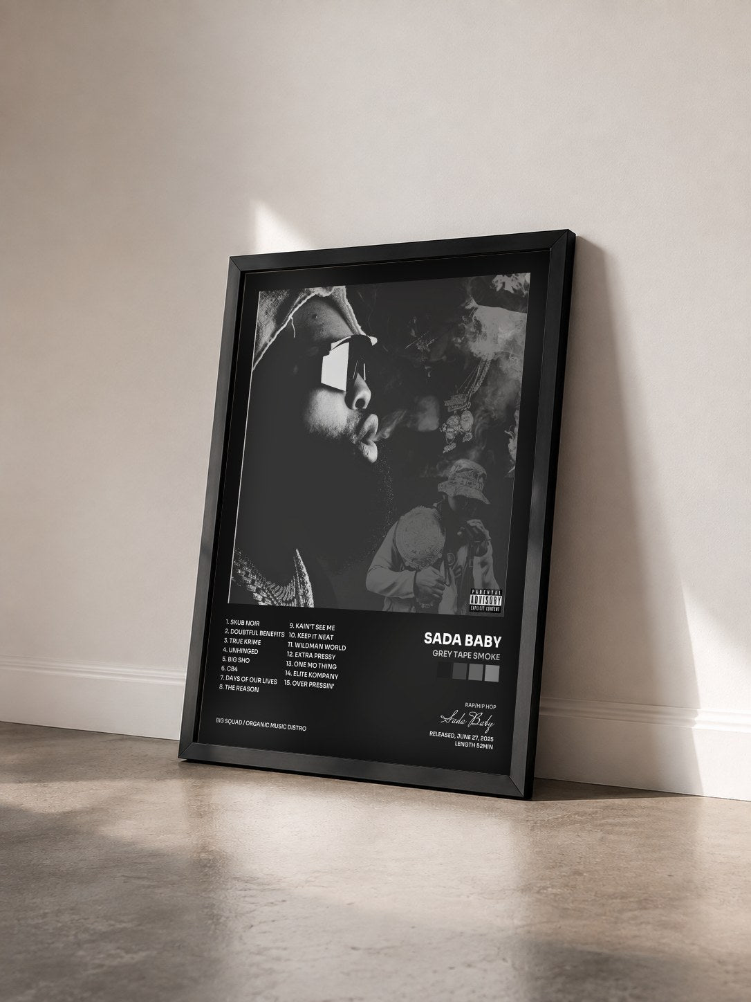 #noir Tableau de l'album Grey Tape SMOKE de Sada Baby vu de trois quarts, cadre noir
