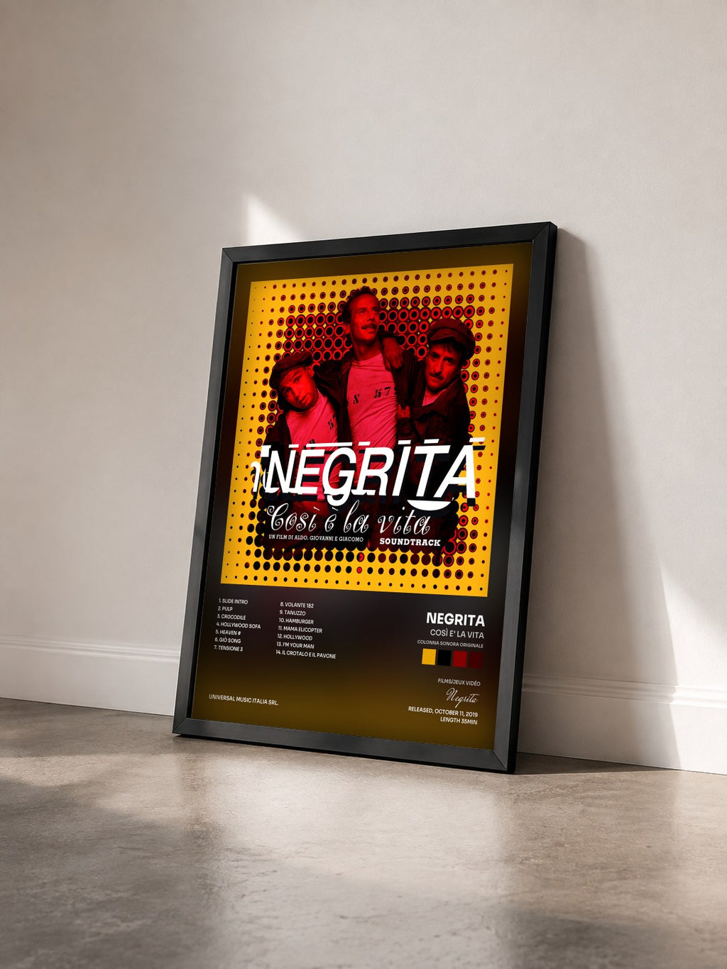 #noir Tableau de l'album Così E' La Vita (Colonna Sonora Originale) de Negrita vu de trois quarts, cadre noir