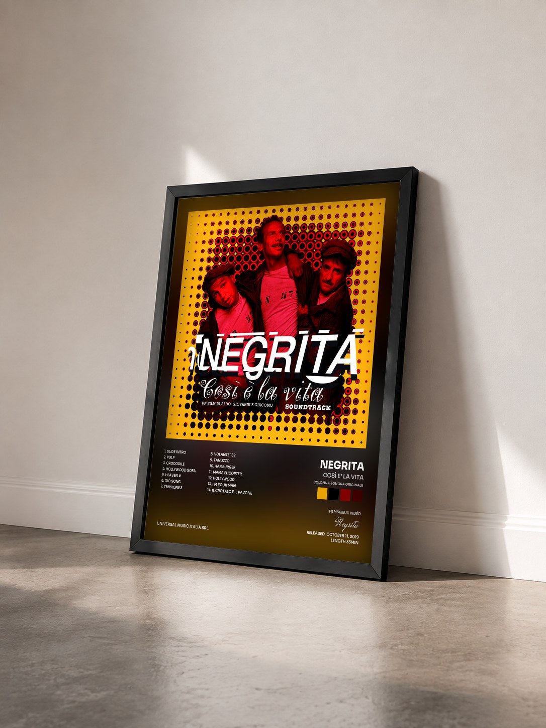 #noir Tableau de l'album Così E' La Vita (Colonna Sonora Originale) de Negrita vu de trois quarts, cadre noir