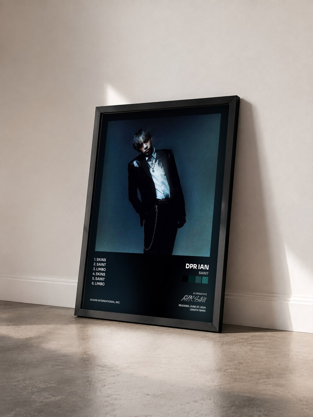 #noir Tableau de l'album SAINT de DPR IAN vu de trois quarts, cadre noir