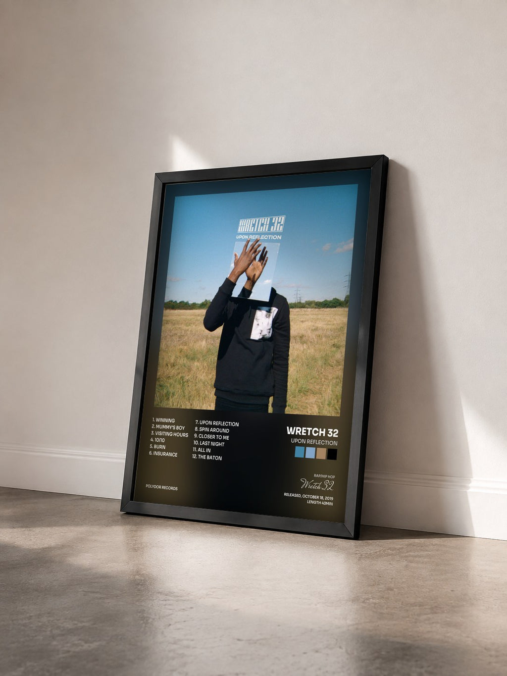 #noir Tableau de l'album Upon Reflection de Wretch 32 vu de trois quarts, cadre noir