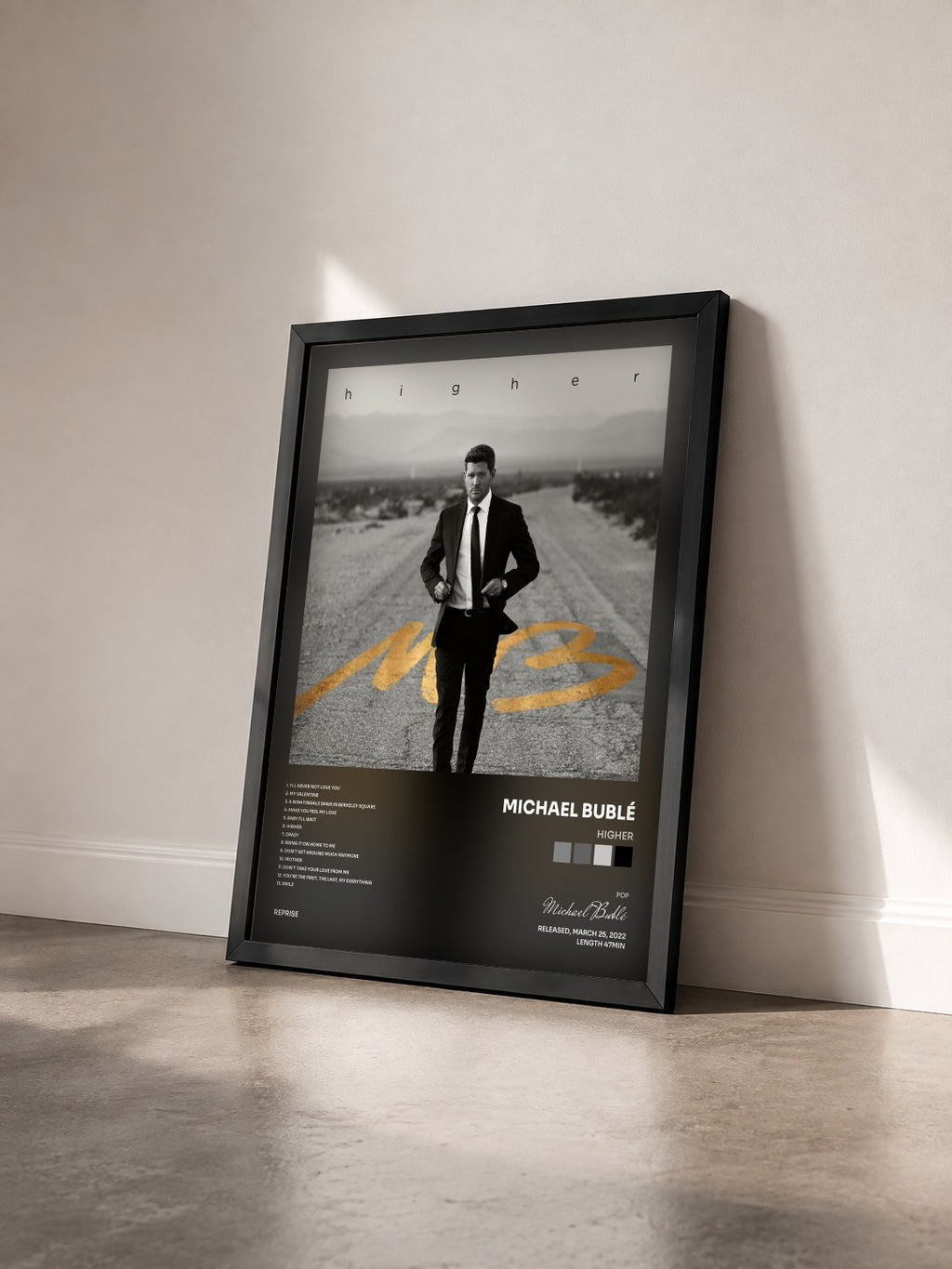 #noir Tableau de l'album Higher de Michael Bublé vu de trois quarts, cadre noir