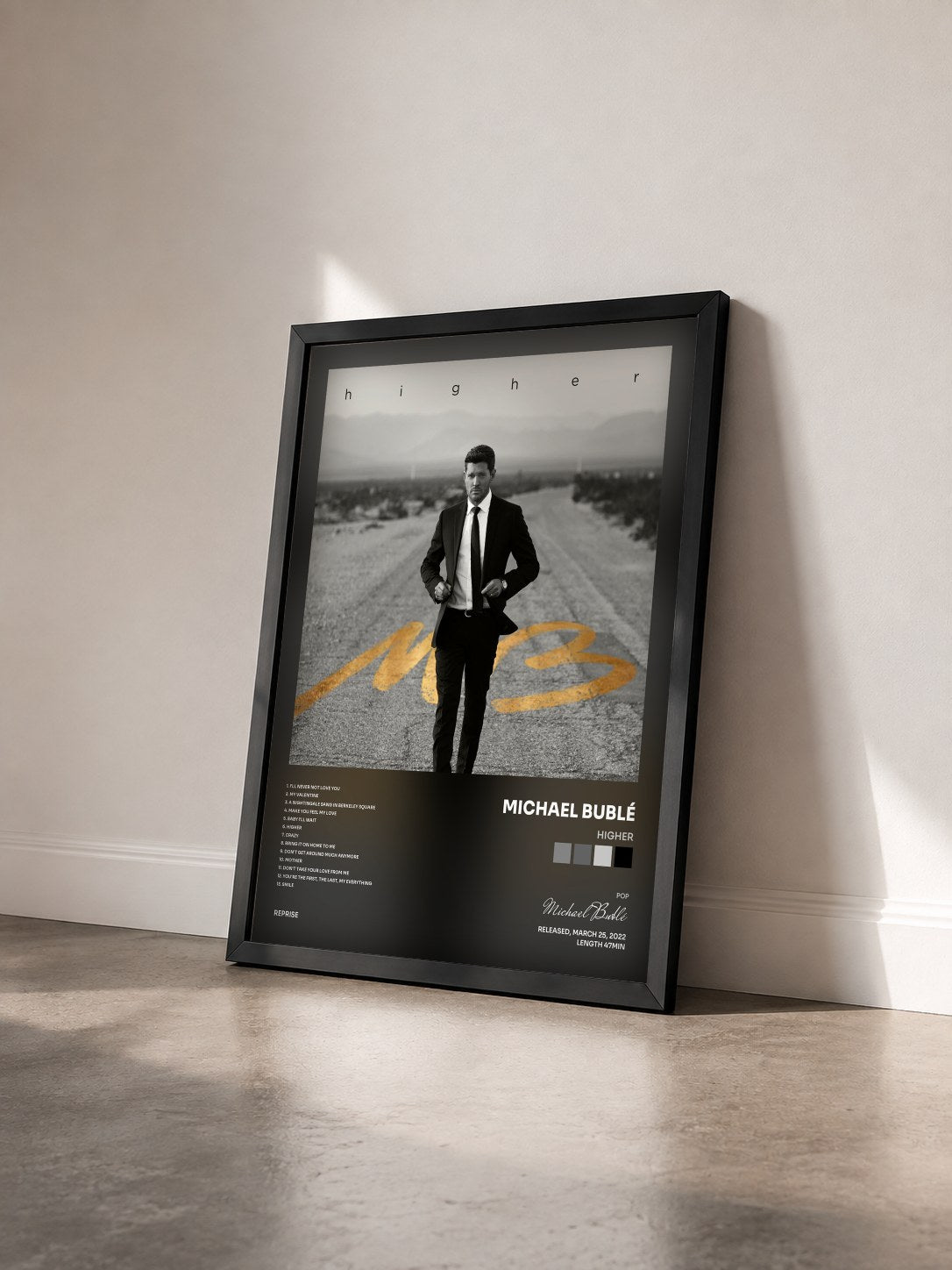 #noir Tableau de l'album Higher de Michael Bublé vu de trois quarts, cadre noir