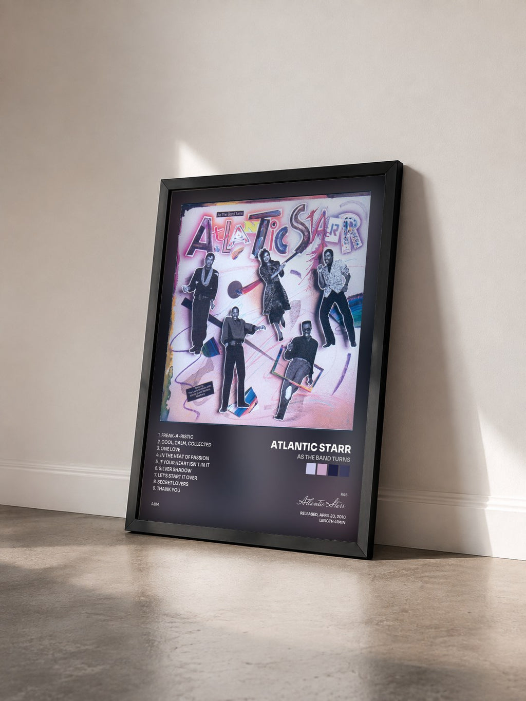 #noir Tableau de l'album As The Band Turns de Atlantic Starr vu de trois quarts, cadre noir