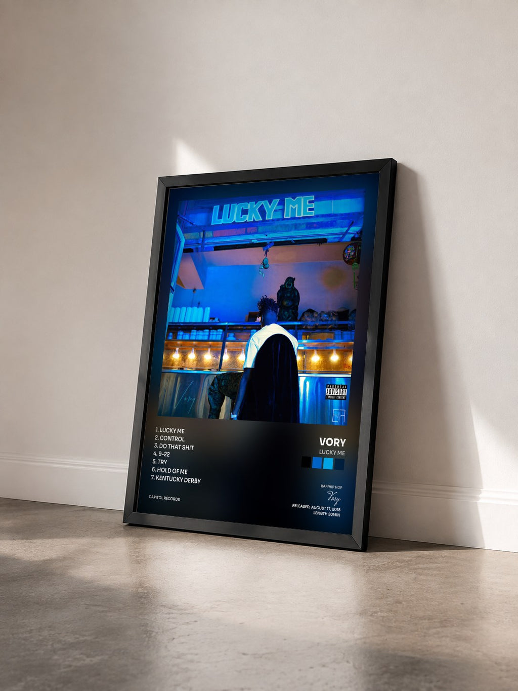 #noir Tableau de l'album Lucky Me de Vory vu de trois quarts, cadre noir