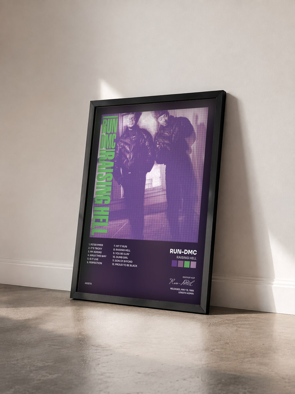 #noir Tableau de l'album Raising Hell de Run-DMC vu de trois quarts, cadre noir