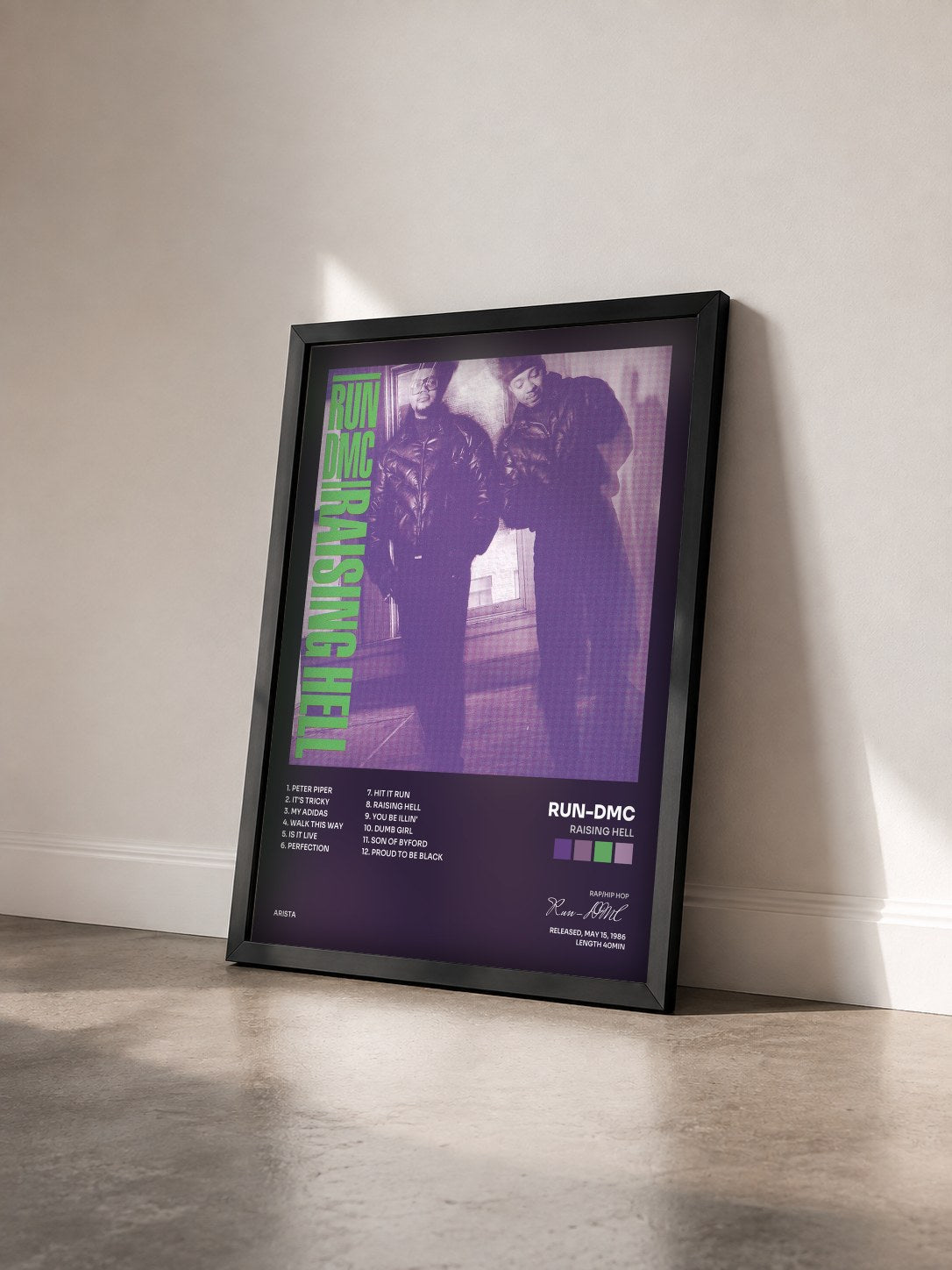 #noir Tableau de l'album Raising Hell de Run-DMC vu de trois quarts, cadre noir