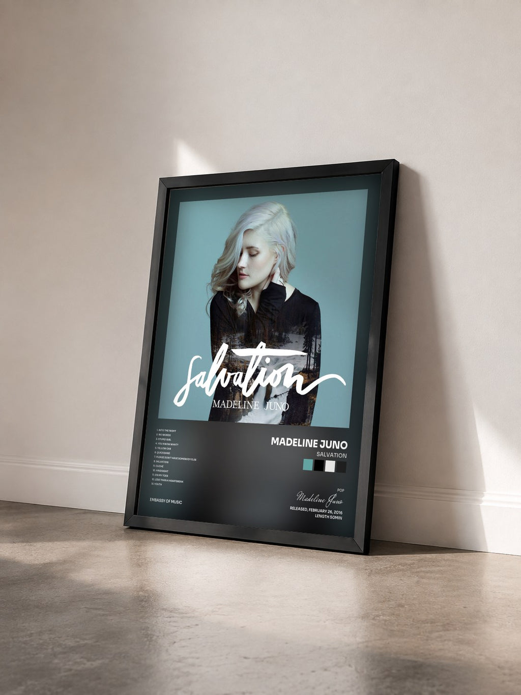 #noir Tableau de l'album Salvation de Madeline Juno vu de trois quarts, cadre noir