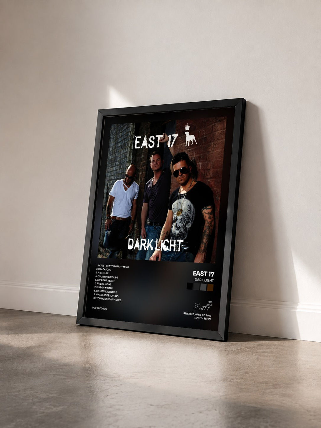 #noir Tableau de l'album Dark Light de East 17 vu de trois quarts, cadre noir