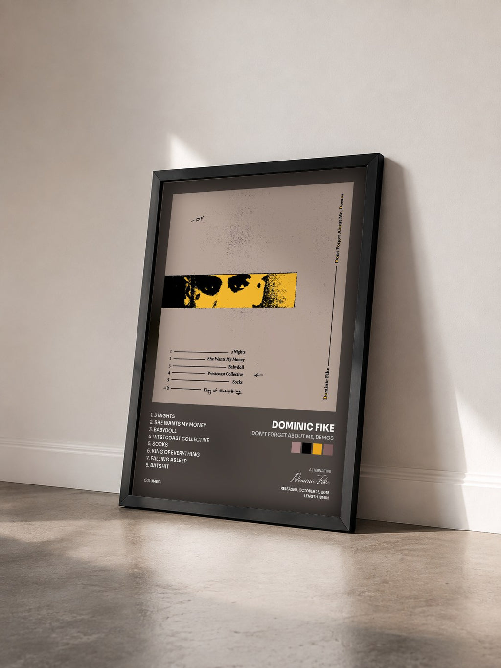 #noir Don't Forget About Me, Demos von Dominic Fike als gerahmter Kunstdruck von schräg gesehen, schwarzer Rahmen