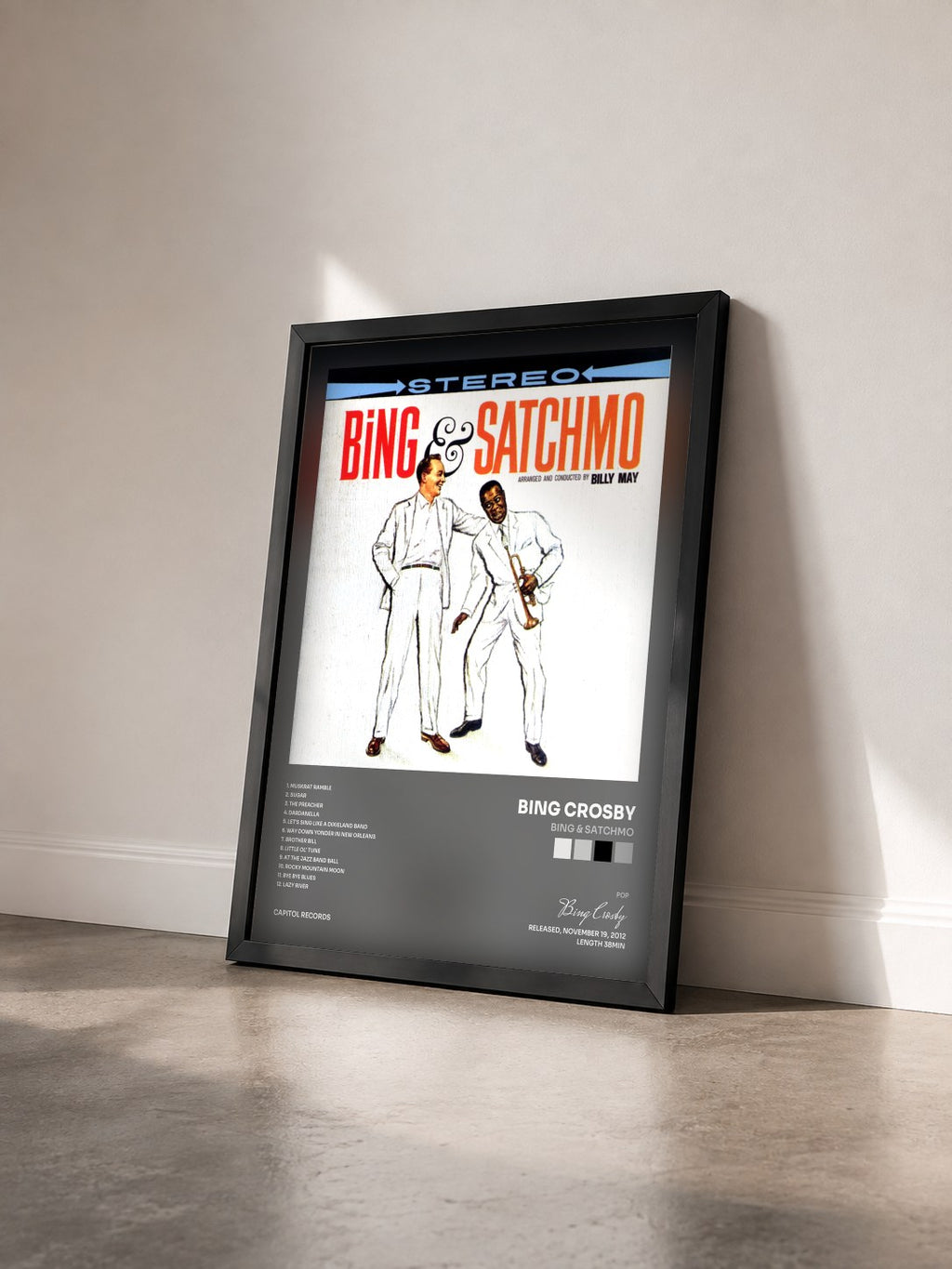 #noir Tableau de l'album Bing & Satchmo de Bing Crosby vu de trois quarts, cadre noir