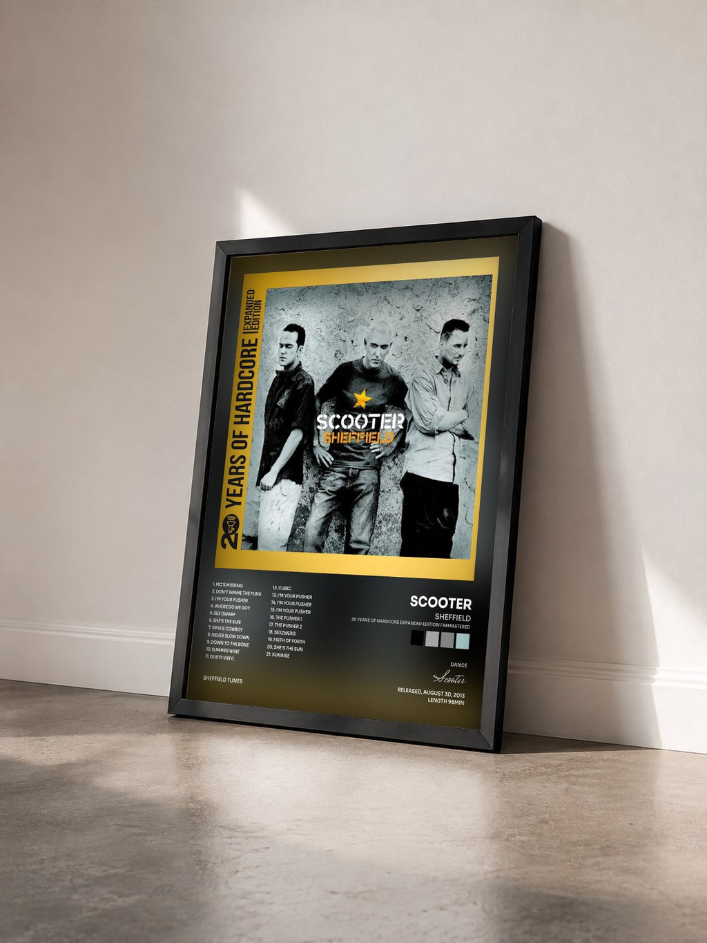 #noir Tableau de l'album Sheffield (20 Years Of Hardcore Expanded Edition / Remastered) de Scooter vu de trois quarts, cadre noir