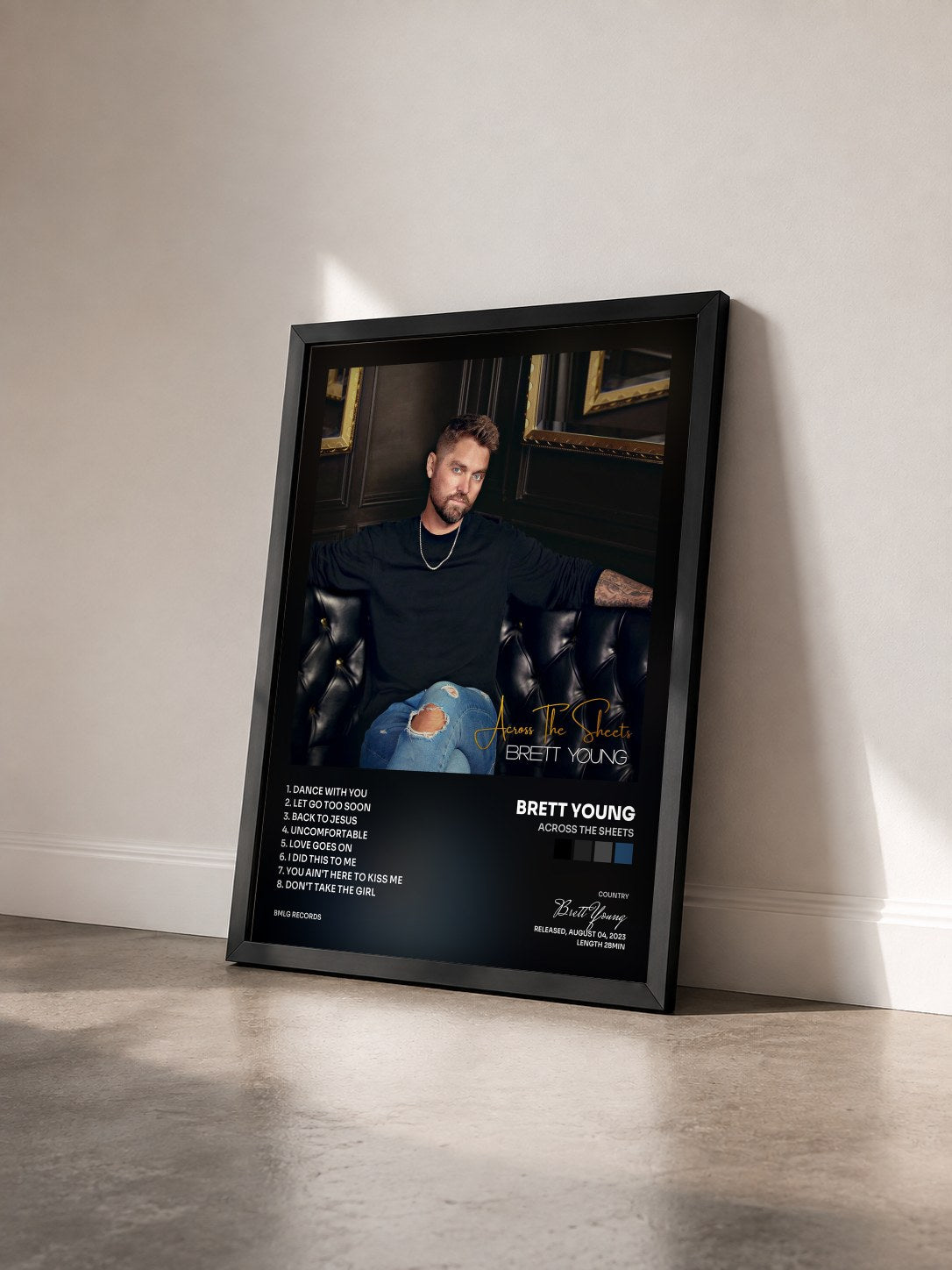#noir Tableau de l'album Across The Sheets de Brett Young vu de trois quarts, cadre noir