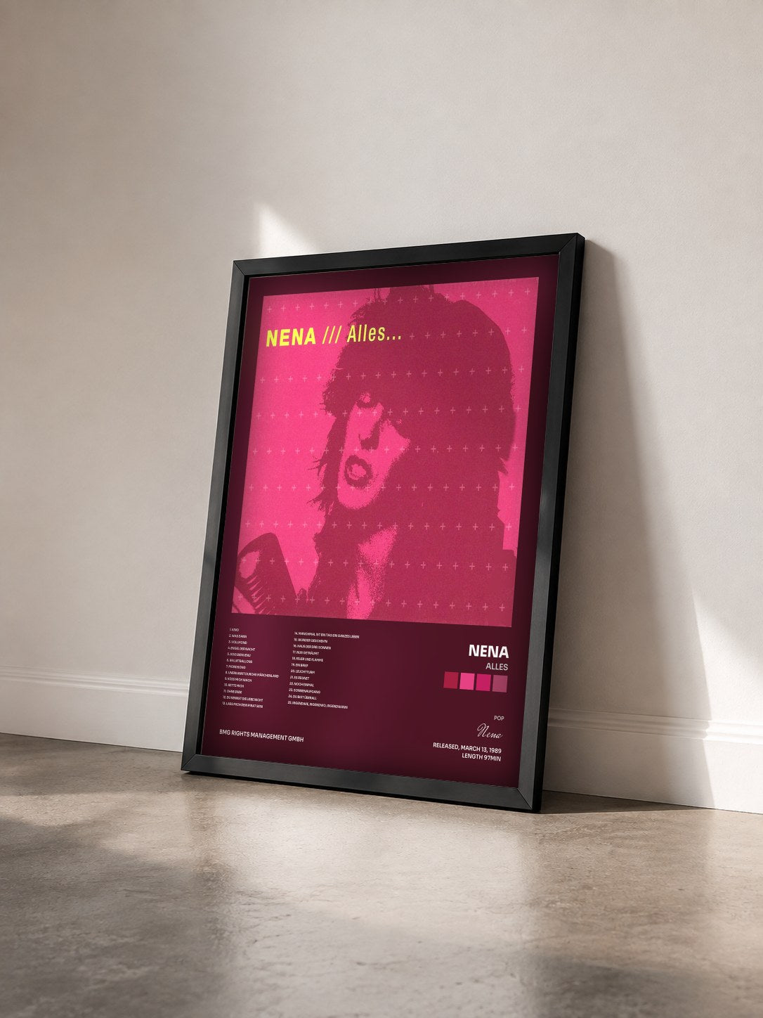 #noir Tableau de l'album Alles de Nena vu de trois quarts, cadre noir