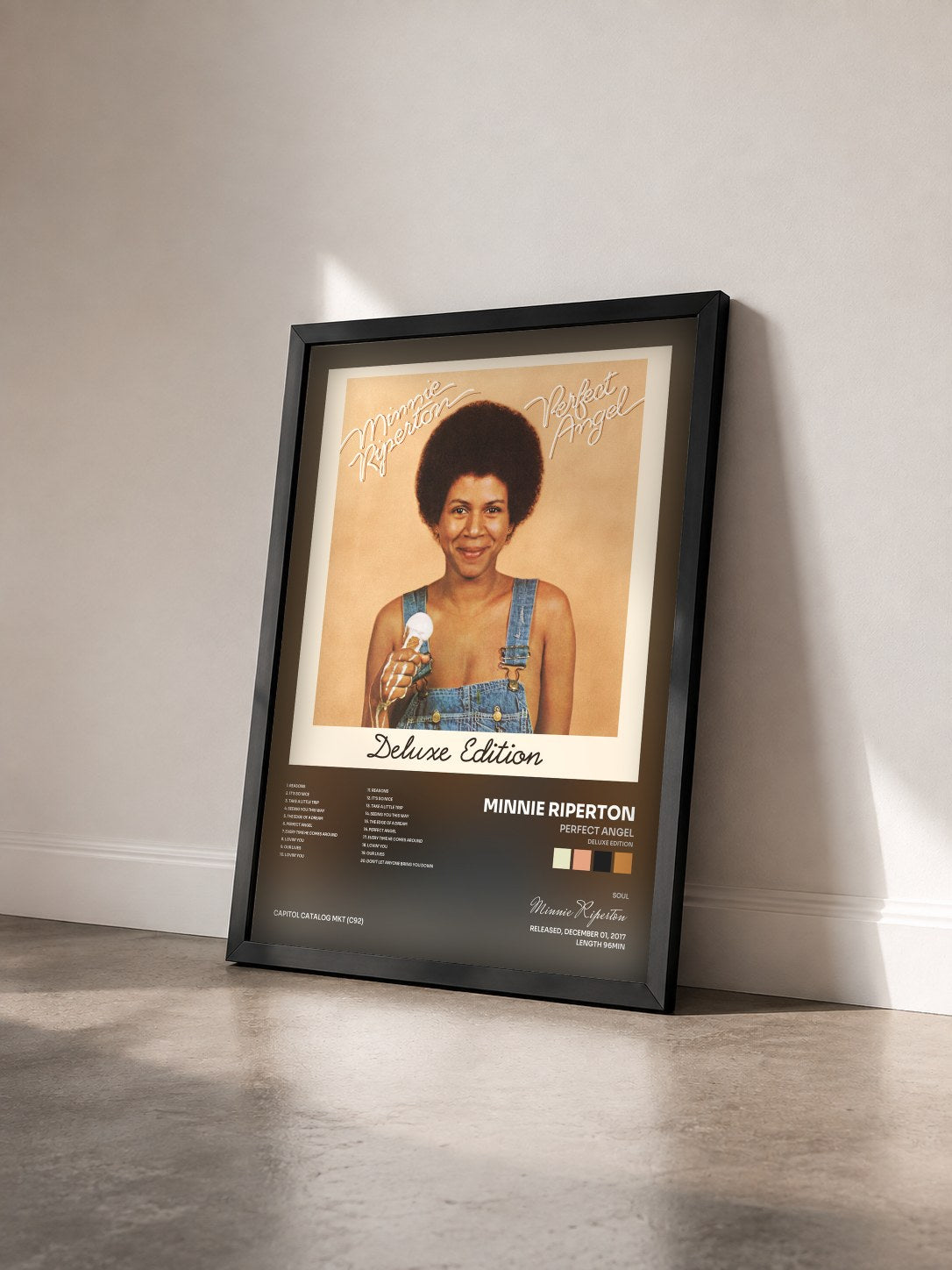 #noir Tableau de l'album Perfect Angel (Deluxe Edition) de Minnie Riperton vu de trois quarts, cadre noir