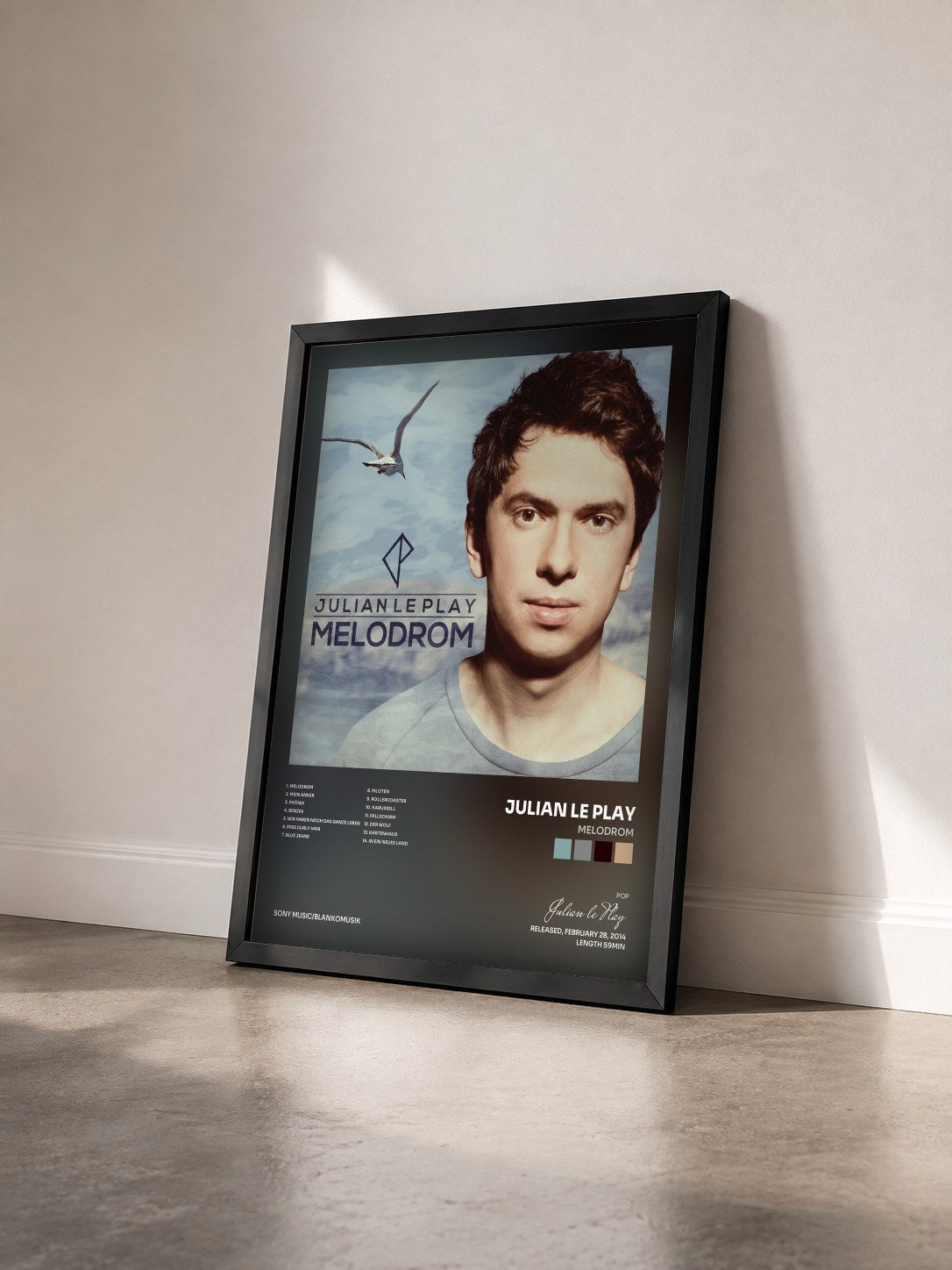 #noir Tableau de l'album Melodrom de Julian le Play vu de trois quarts, cadre noir