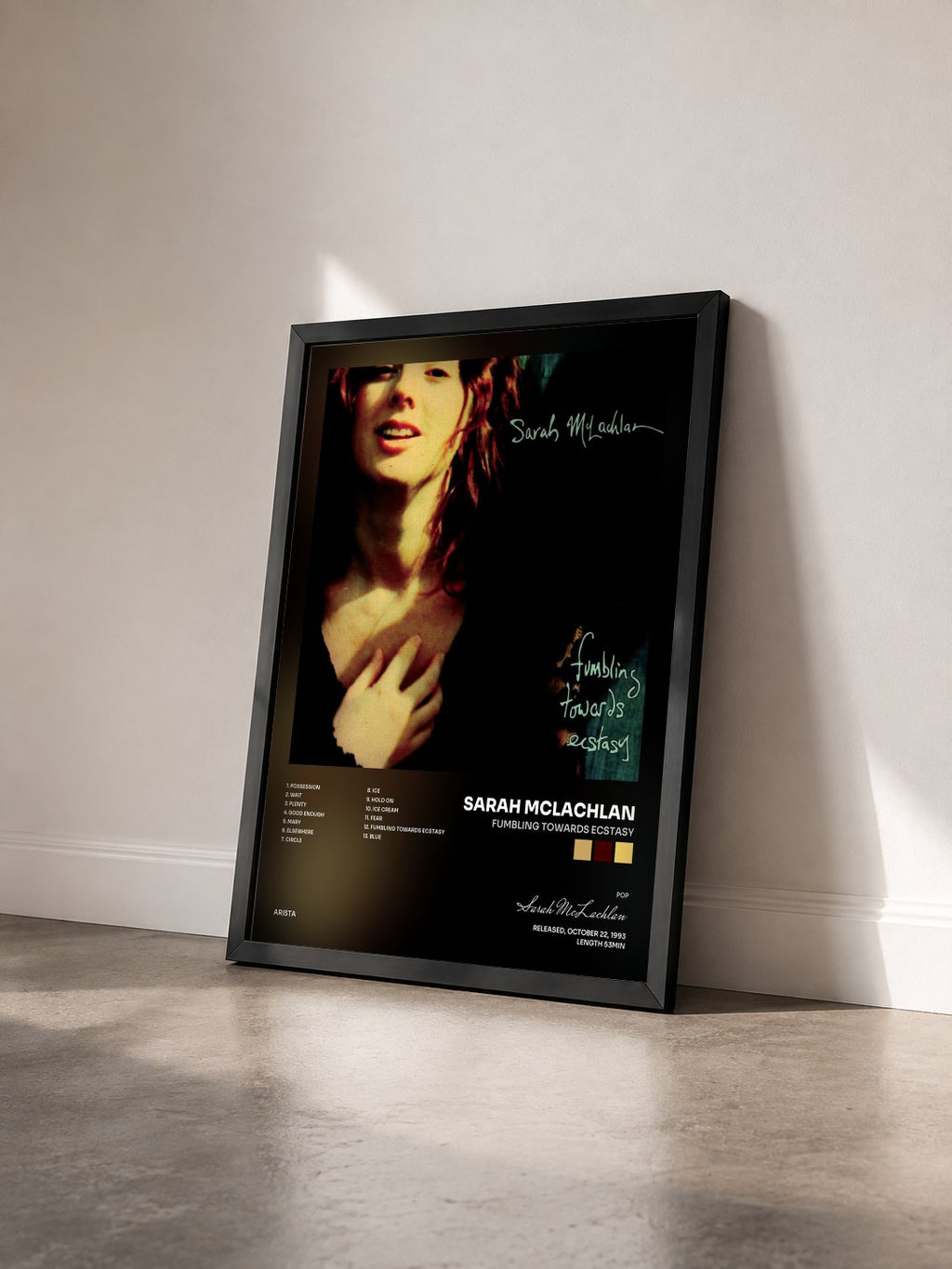 #noir Tableau de l'album Fumbling Towards Ecstasy de Sarah McLachlan vu de trois quarts, cadre noir